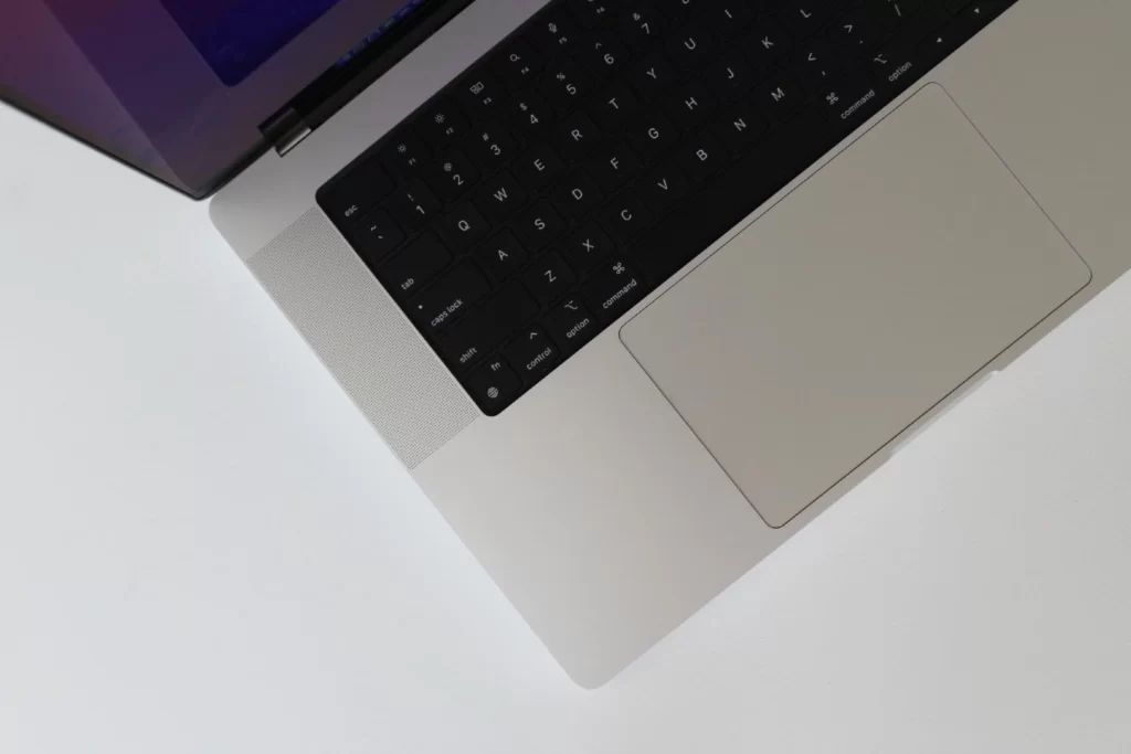 how to scroll on macbook air